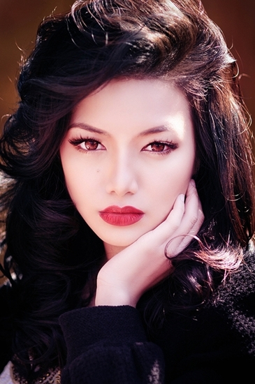 SEXY MODELS EXPOSED Malaysian Actress  Neelofa Romantic 
