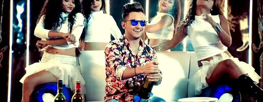 Inspirational Millind Gaba Hairstyle In Bus Tu<br/>