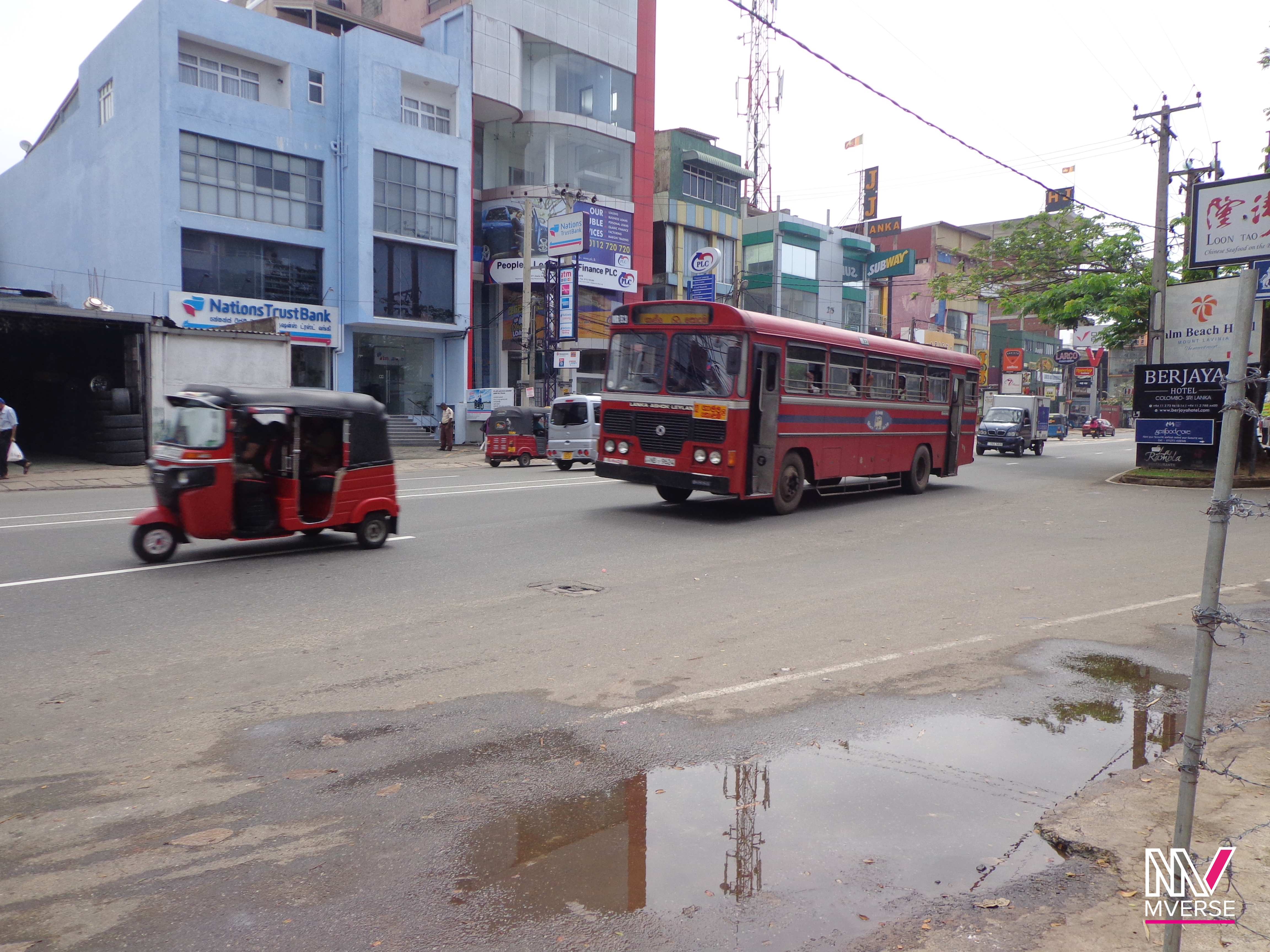 Di persimpangan ke hotel
