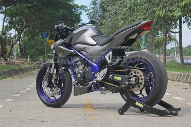 Foto Modifikasi Honda CB150R StreetFire Biru Mulus