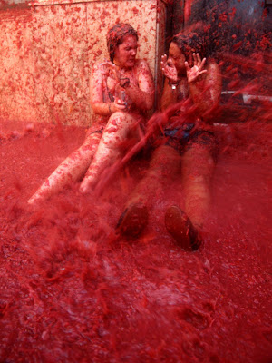 Tomato Fight Seen On www.coolpicturegallery.net