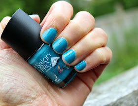 A picture of the Rimmel Salon Pro by Kate Nail Polish in Nymph