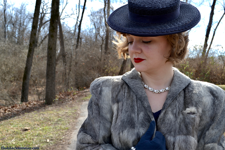 Flashback Summer: Winter Blues - 1940s vintage holiday outfit, fur jacket, tilt hat