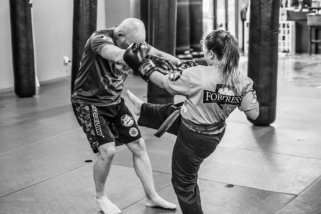 kids practicing kickboxing combinations at red dragon martial arts in morristown TN