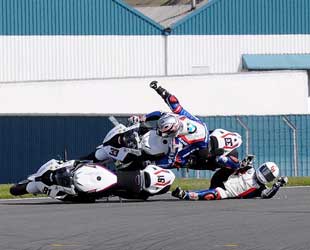 Ketegangan pertarungan Superbike di Donington Park