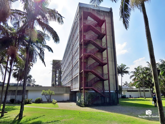 Vista da edificação que abriga o departamento de Sistema Integrado de Bibliotecas da Universidade de São Paulo (SIBi-USP) - Butantã - São Paulo