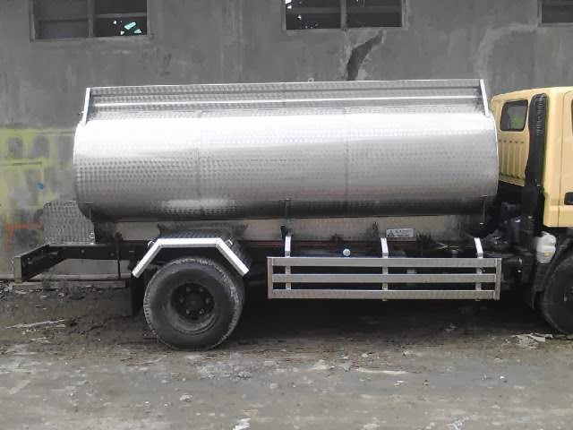 WANACO caroserie Truk  Tangki  Air  5000 liter 