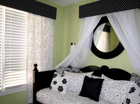 Black  White Bedroom Ideas on Bedroom Decorating Ideas Black And White   Modern Bedroom