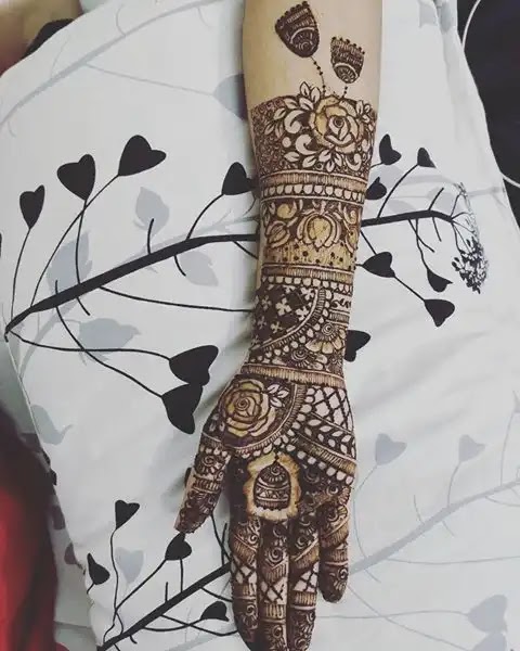 rose-arts-in-henna-designs