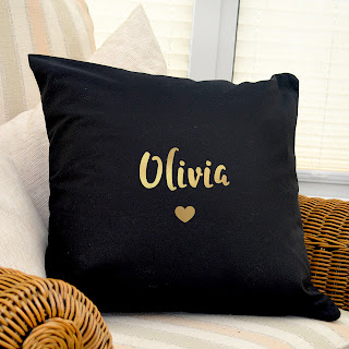 https://magnagifts.uk/gold-name-black-cushion-cover-11401-p.asp