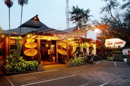 Liburan di Bandung yuu: Rumah Makan Sunda di Bandung