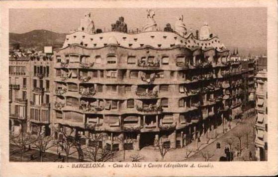 Casa Millá, La Pedrera, Paseo de Gracia (1905, Antoni Gaudi i Cornet)