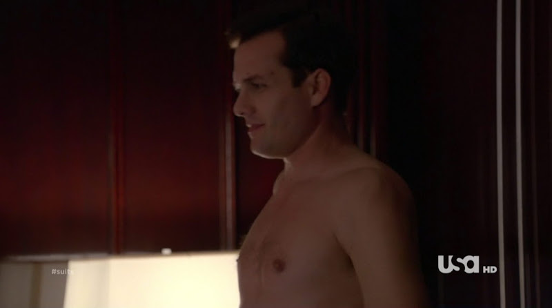 Gabriel Macht Shirtless in Suits s1e07