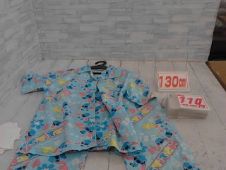 中古品　子供服　１３０ｃｍ　スティッチプリント　半袖ルームウェア　１１０円