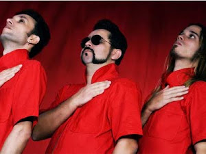 Retrofoguetes - Mais um trio instrumental brasileiro quebrando clichês do gênero