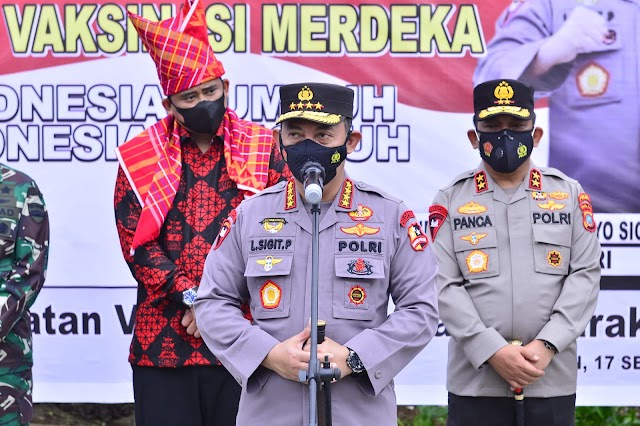 Tinjau Vaksinasi Serentak 31 Titik di Sumut, Kapolri Pastikan Target Presiden Jokowi Tercapai