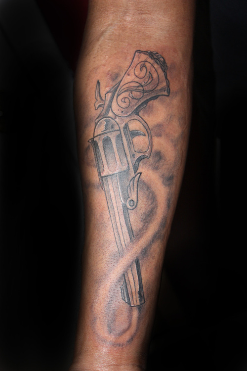 tattoos guns. how to handle tattoo guns.