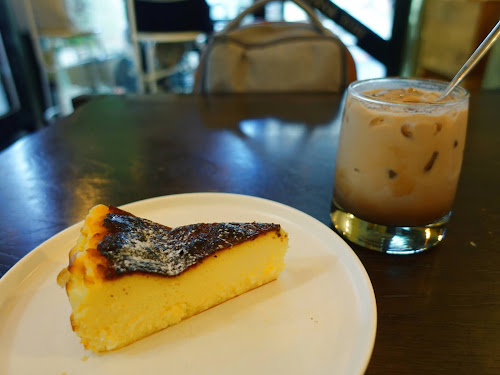 Common Ground - community cafe, coffee shop Shing Wong Street Central Sheung Wan HK - Basque Burnt Cheesecake