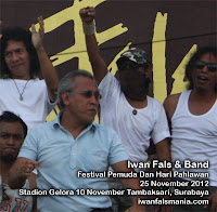 konser Iwan Fals Surabaya 2012