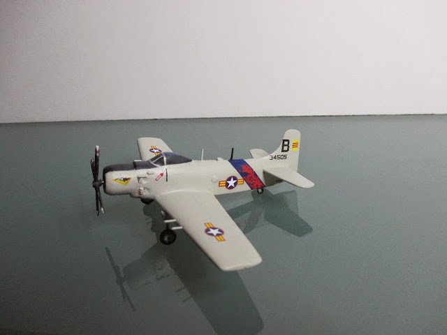 1/144 Douglas AD Skyraider diecast metal aircraft miniature