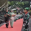 INILAH, Upacara Penyambutan Mayjen TNI Bobby Bersama Ny. Mia Bobby di Markas Kodam XIV/Hasanuddin Dengan Tradisi Pedang Pora Bersama Adat Bugis Makassar