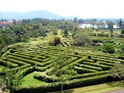 11 Labirin Terindah dan Terumit di Dunia