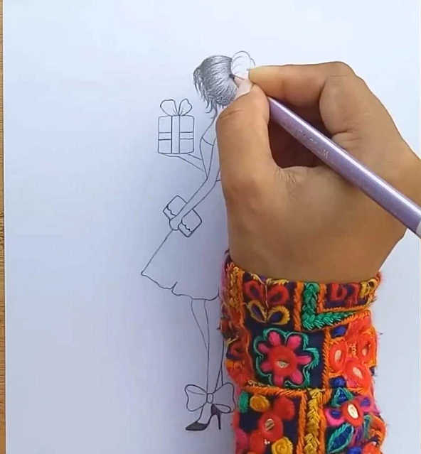 رسم فتاة جميلة بالرصاص