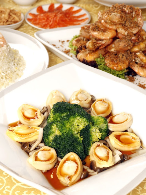 Tung Yuen Mardhiyyah CNY 2024 - Braised Baby Abalone Fish Maw with Shimenji Mushroom and Broccoli