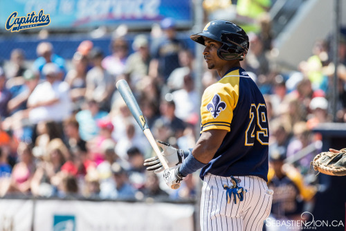 Yurisbel Gracial bateó de 4-2 contra el Cuba, con par de remolques