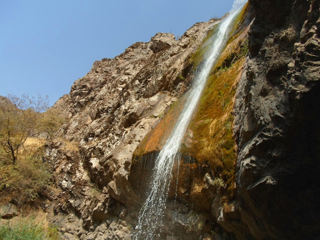 Поход к Большому Гусгарфскому водопаду, ущелье Варзоб, горы Таджикистана