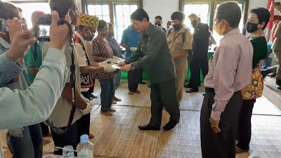 Desa SGM Salurkan BLT-DD, Wabup Minta Desa Transparan Jalankan Pemerintahan