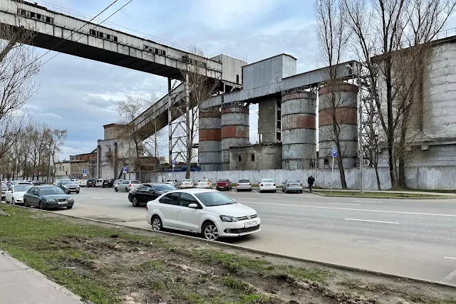 Молодогвардейская улица, бывший Кунцевский комбинат железобетонных изделий № 9, рампа, погрузочный пункт, сооружения для хранения цемента