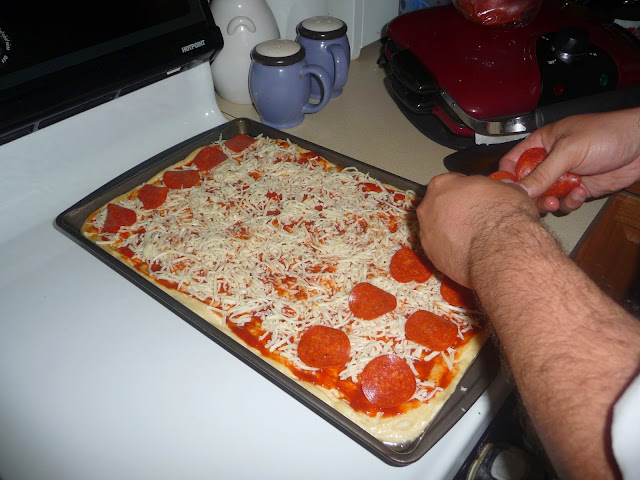 making thick crust pizza at home, simple and easy thick crust pizza,