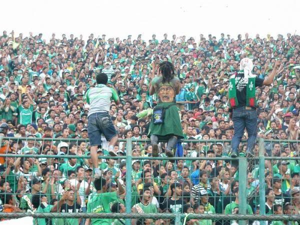 Bonek Vs Aremania