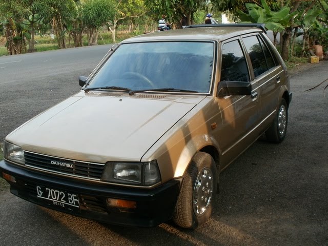 Daihatsu Charade 1986 Coklat klasik Gambar Mobil Klasik 