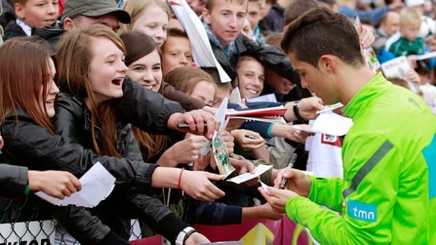 http://pictures4girls.blogspot.com/2014/06/mohabbat-cristiano-ronaldo.html