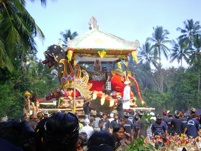 Upacara Ngaben Kolektif di Antiga Karangasem