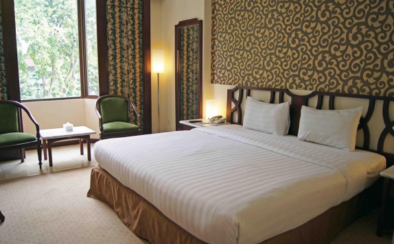 Grand Hotel Surabaya room