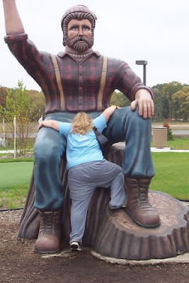 She Loves The Statue