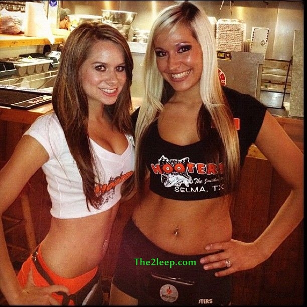 Hooters Girls