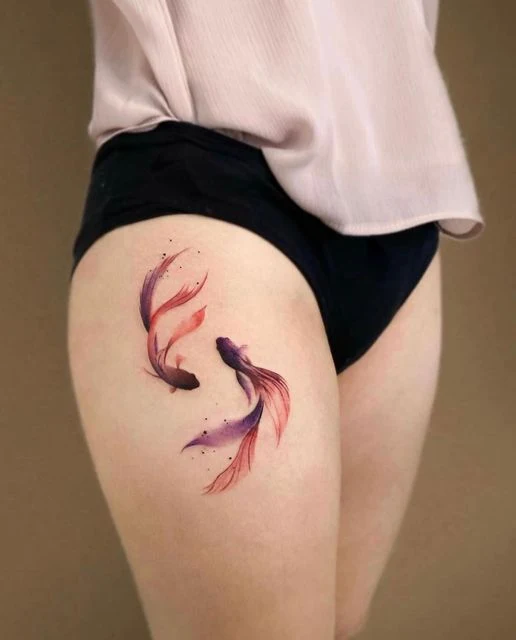 Fotos de tatuajes de carpas koi para mujeres