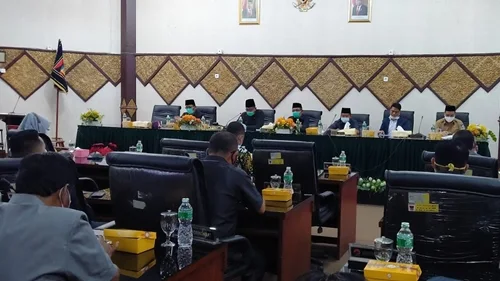 Kota Padang Menuju Pemulihan Ekonomi, DPRD Sahkan APBD Tahun 2021 Sebesar Rp2,6 Triliun