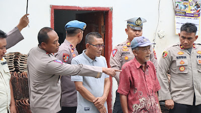 Polres Pandeglang Salurkan Bantuan Logistik Untuk Korban Bencana Longsor Didesa Kaduhejo