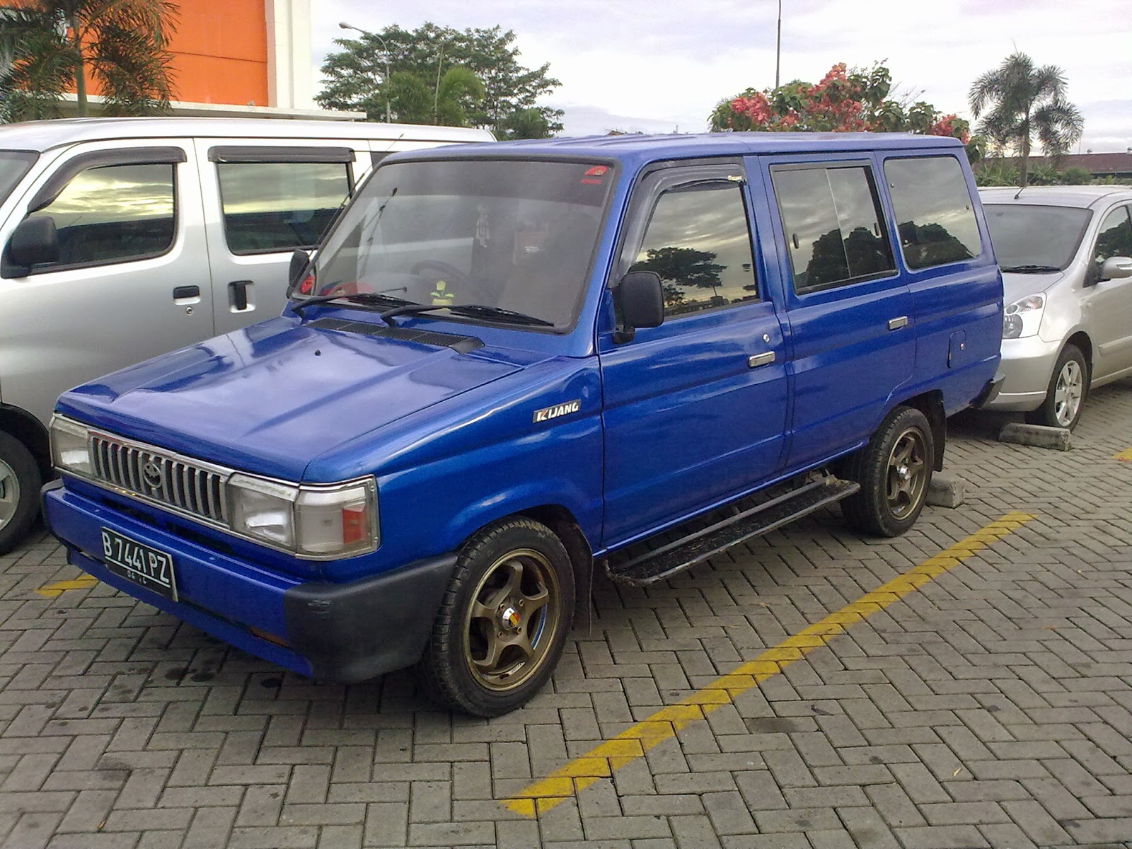 50 Modif Mobil Kijang Super Warna Biru Terlengkap Motor