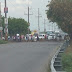 Moradores de La Hoya en Barahona realizan una protesta en demanda de terminación de reparación de escuela