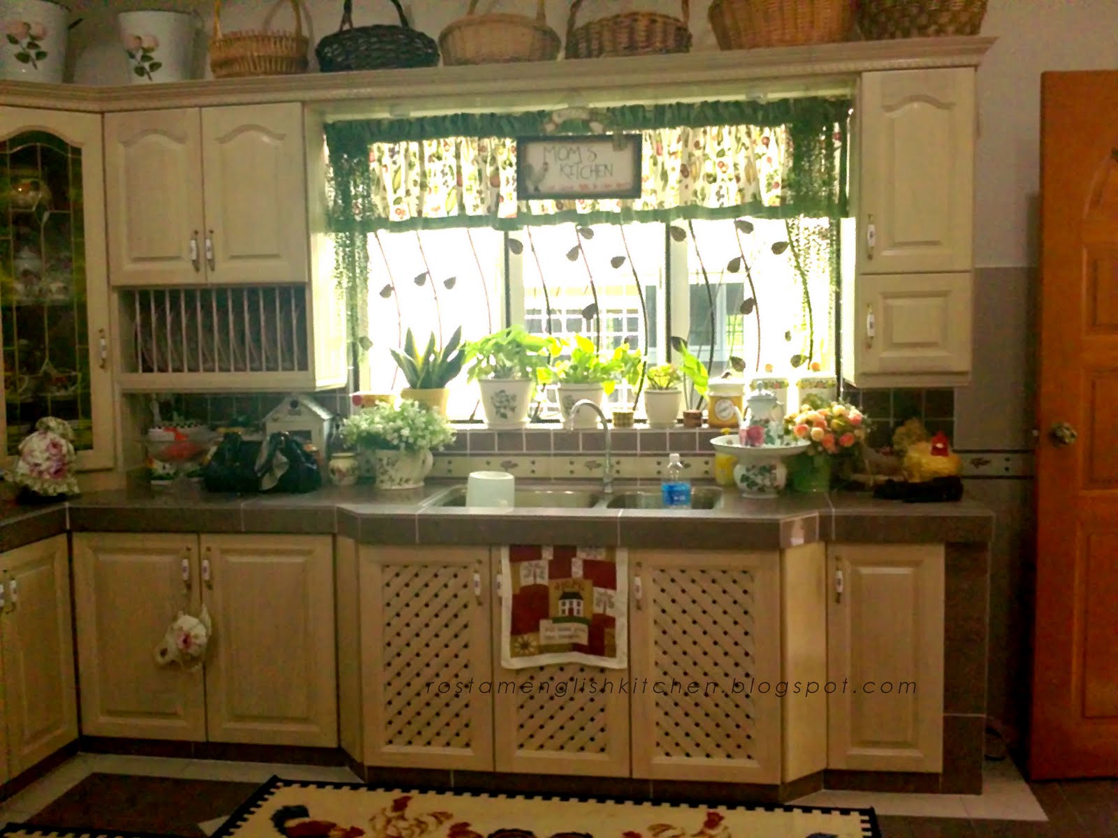 English Kitchen English Country Kitchen Cabinet