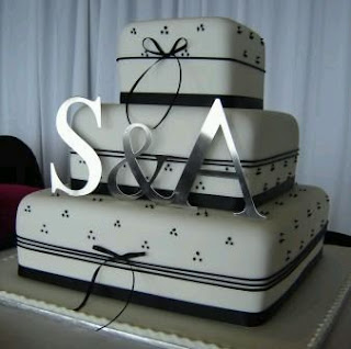  Wedding Cakes in Black & White
