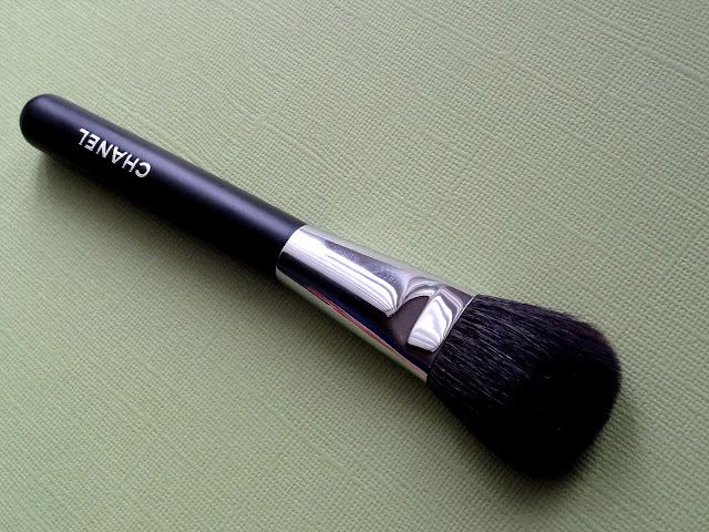 CHANEL #4 Blush Brush Review, Photos