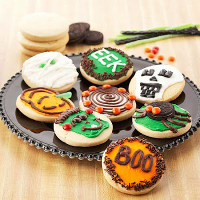 There are so many cookie decoration ideas that you can think of. The most important thing is, the finished goods need to be eye-catching and eatable.