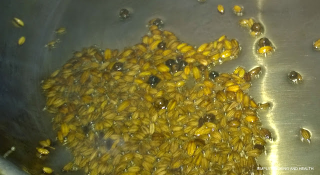 Frying mustard, cumin and fenugreek seeds